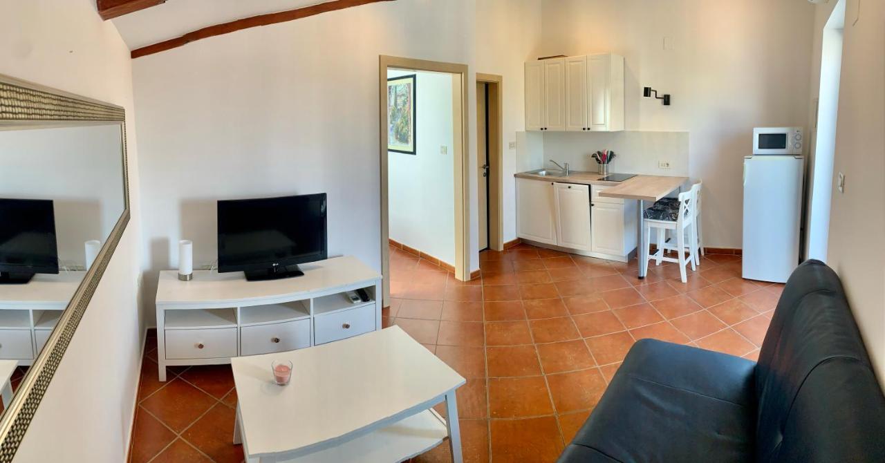 Seaside Apartments Petar Кърк Екстериор снимка