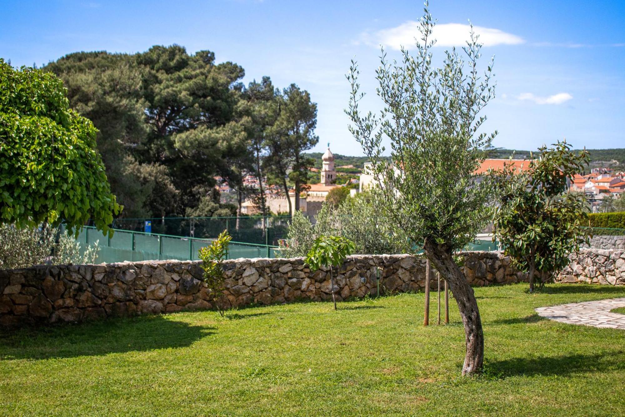 Seaside Apartments Petar Кърк Екстериор снимка