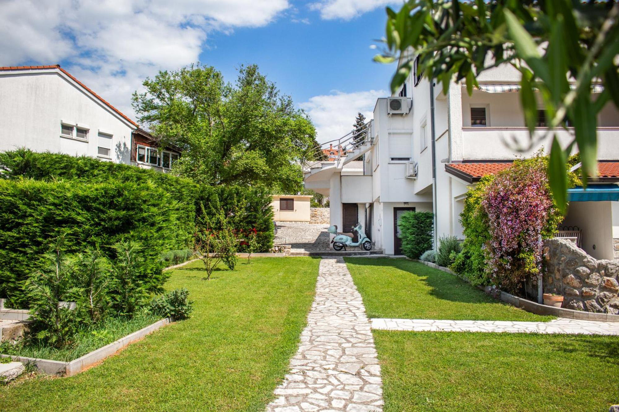 Seaside Apartments Petar Кърк Екстериор снимка