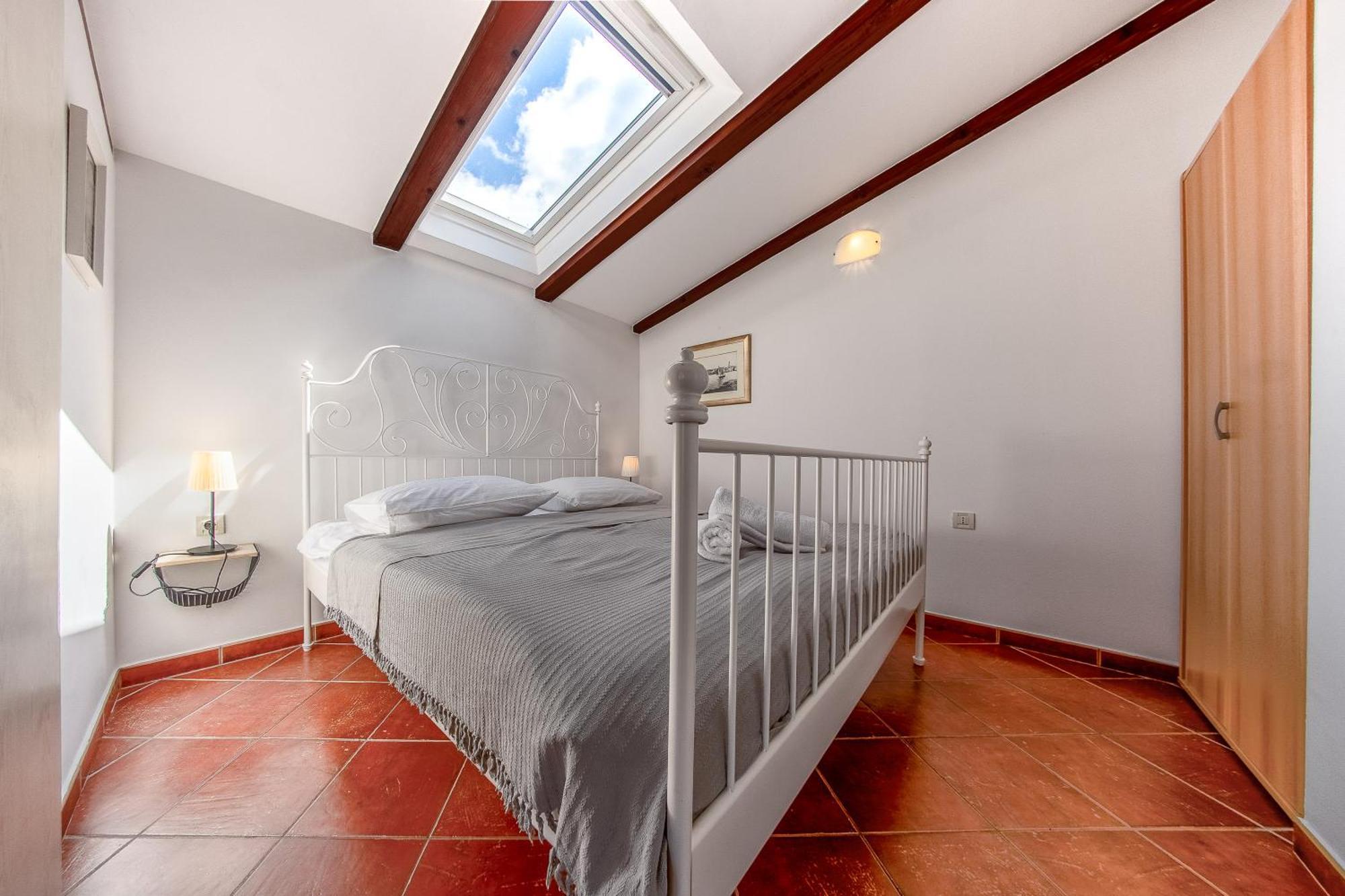 Seaside Apartments Petar Кърк Екстериор снимка