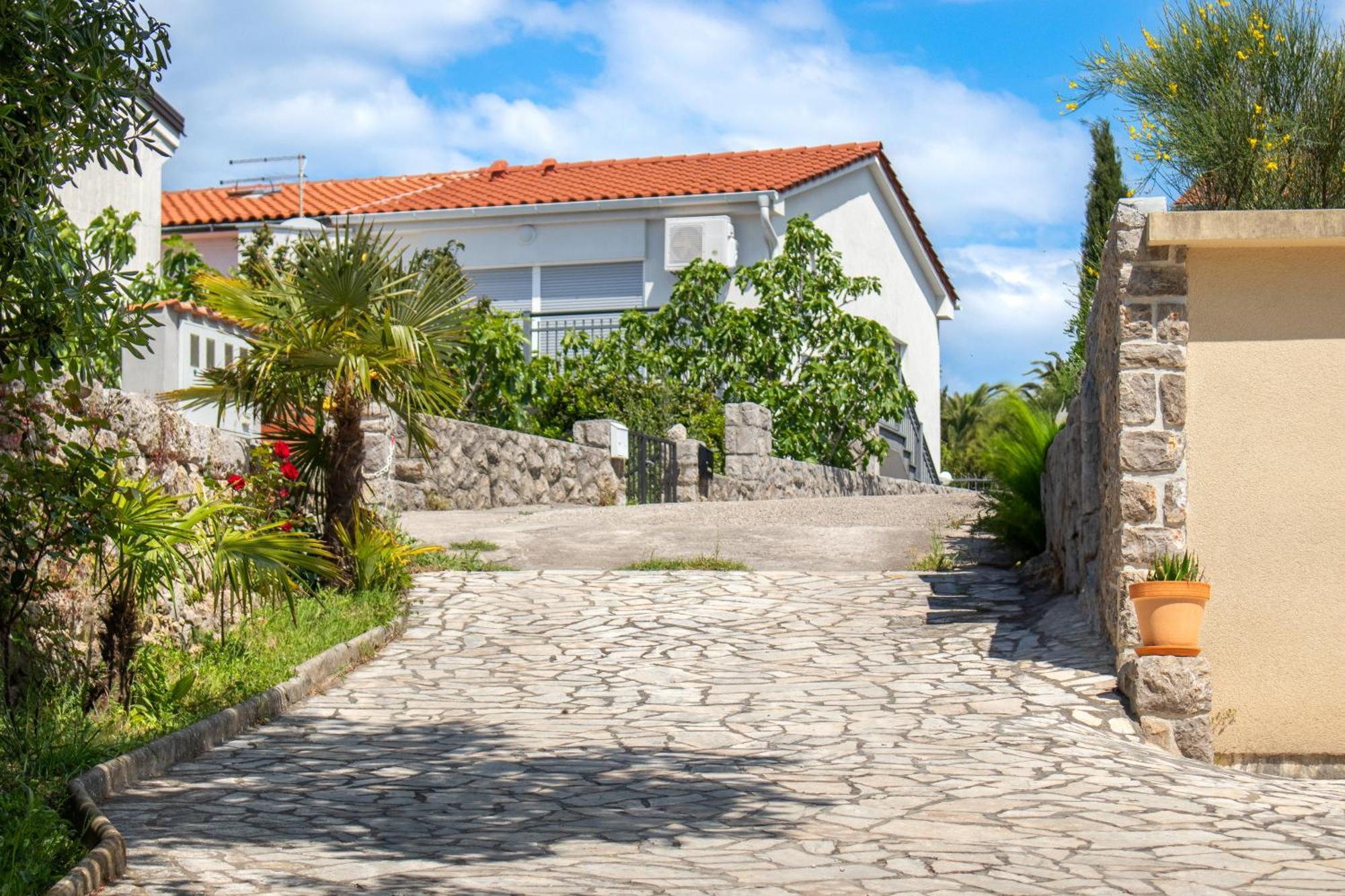 Seaside Apartments Petar Кърк Екстериор снимка