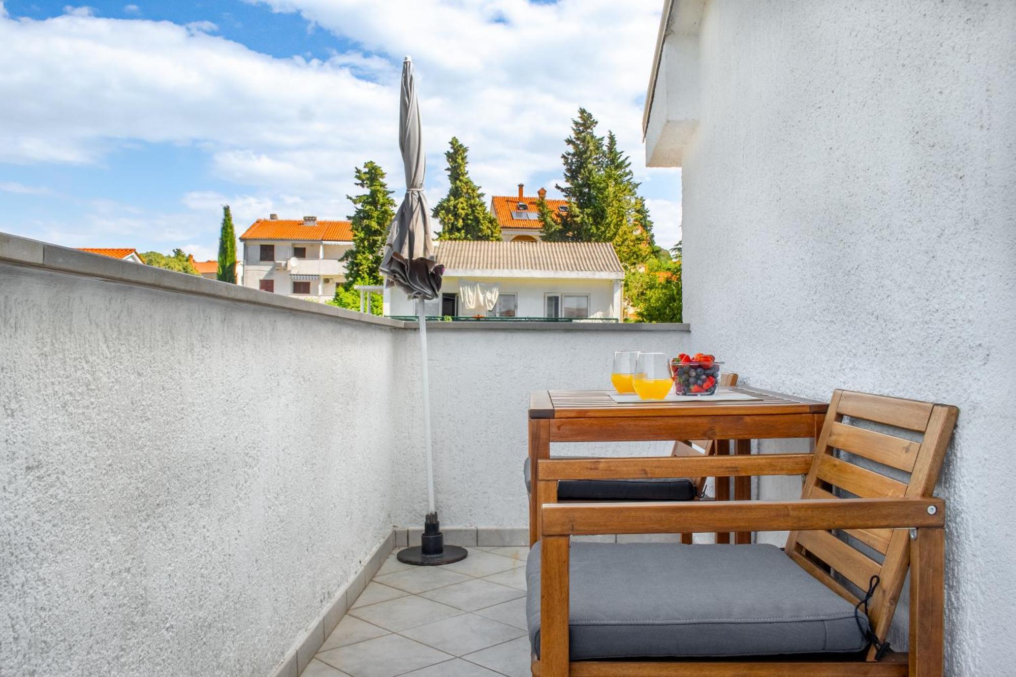 Seaside Apartments Petar Кърк Екстериор снимка